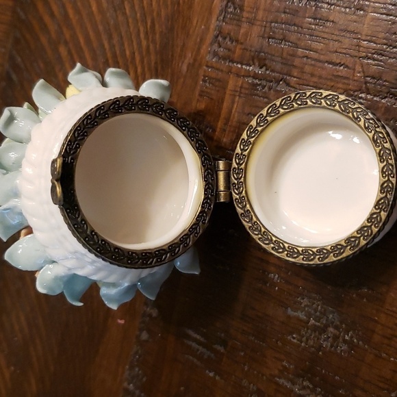 Flower Basket Trinket Box - Picture 5 of 10